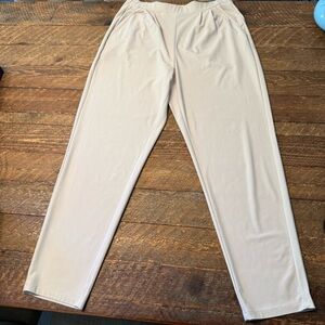 Women’s Pants (Size M)